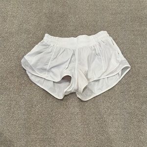 White hotty hot 2.5” lululemon shorts.